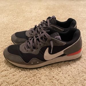 Nike Venture Runner